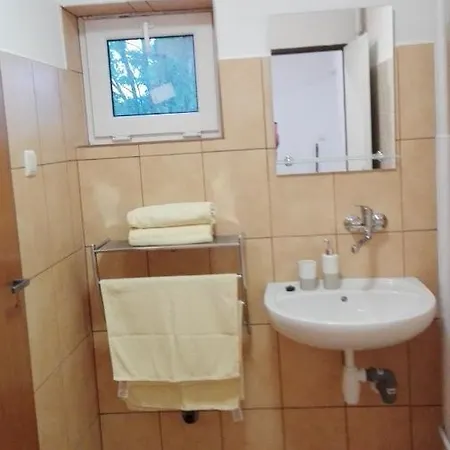 Apartman Eden アパート *